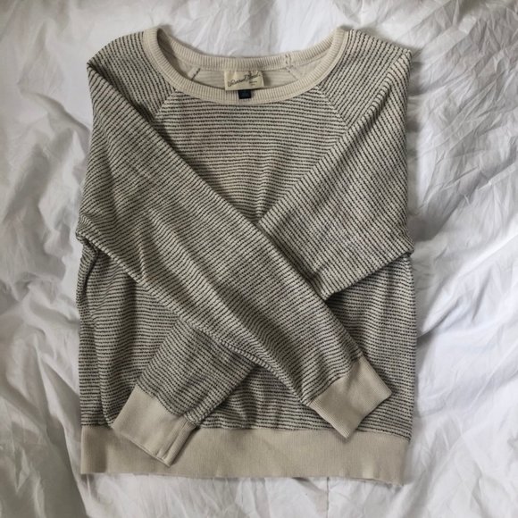 Universal Threads Sweater - Picture 3 of 3